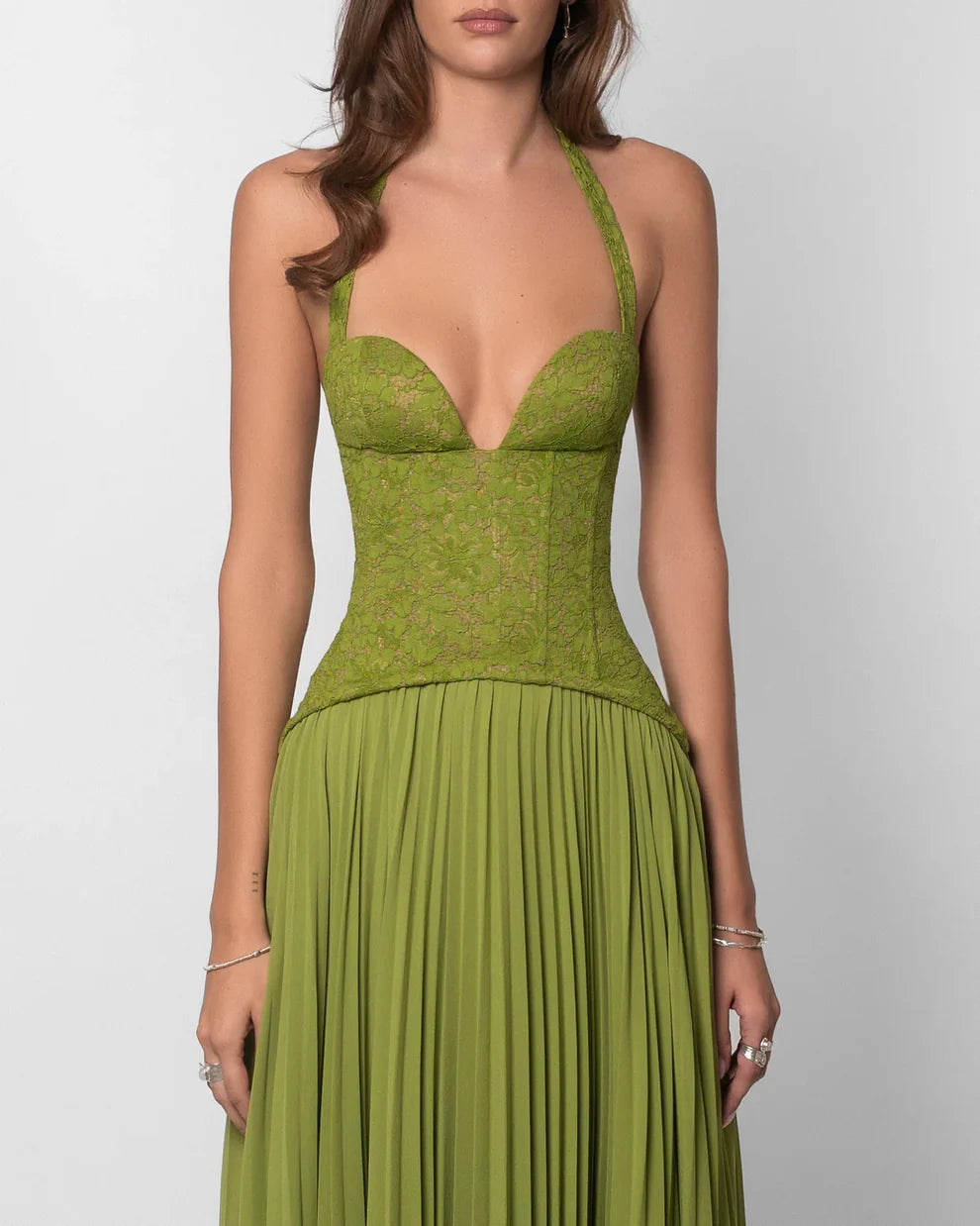 LOUWENA – Robe longue plissée élégante